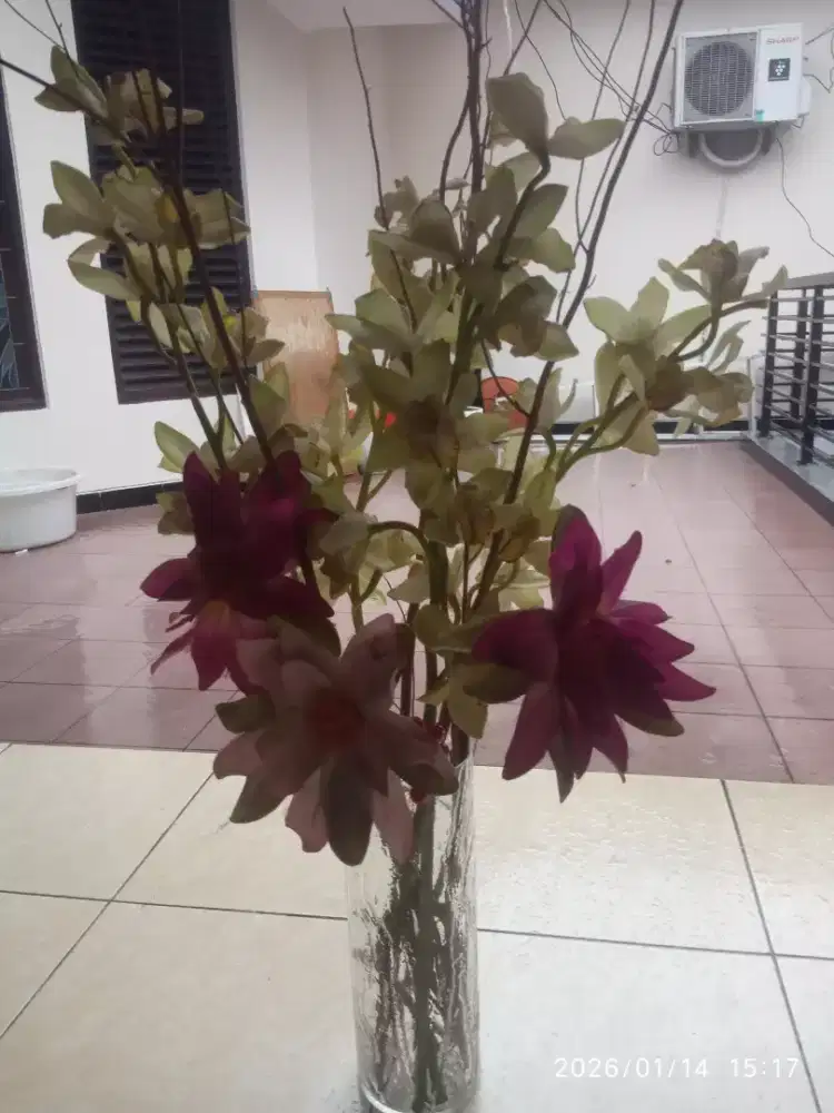 Pajangan bunga palsu