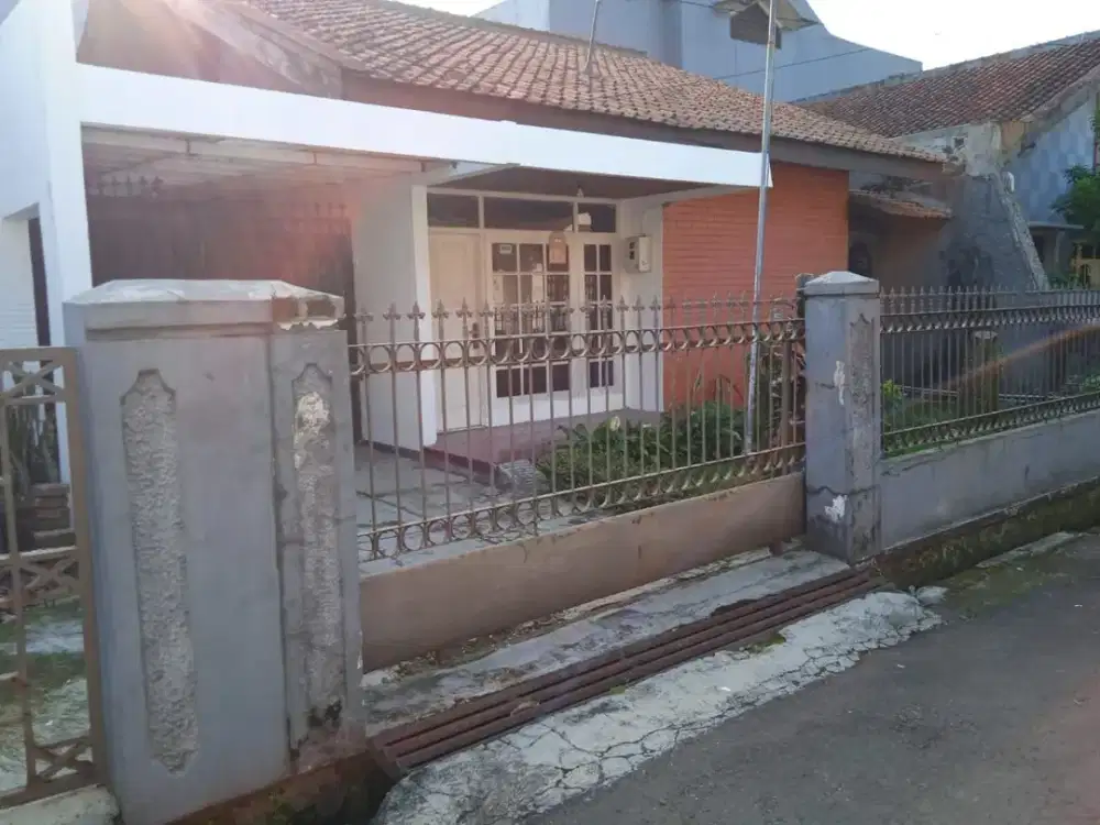JUAL CEPAT RUMAH LAMA DI SURYALAYA CIJAGRA TENGAH KOTA BANDUNG