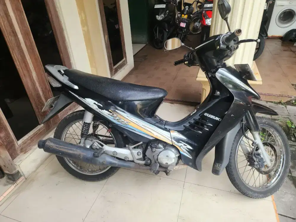 Suzuki shogun 125cc 2004 hitam pajak baru
