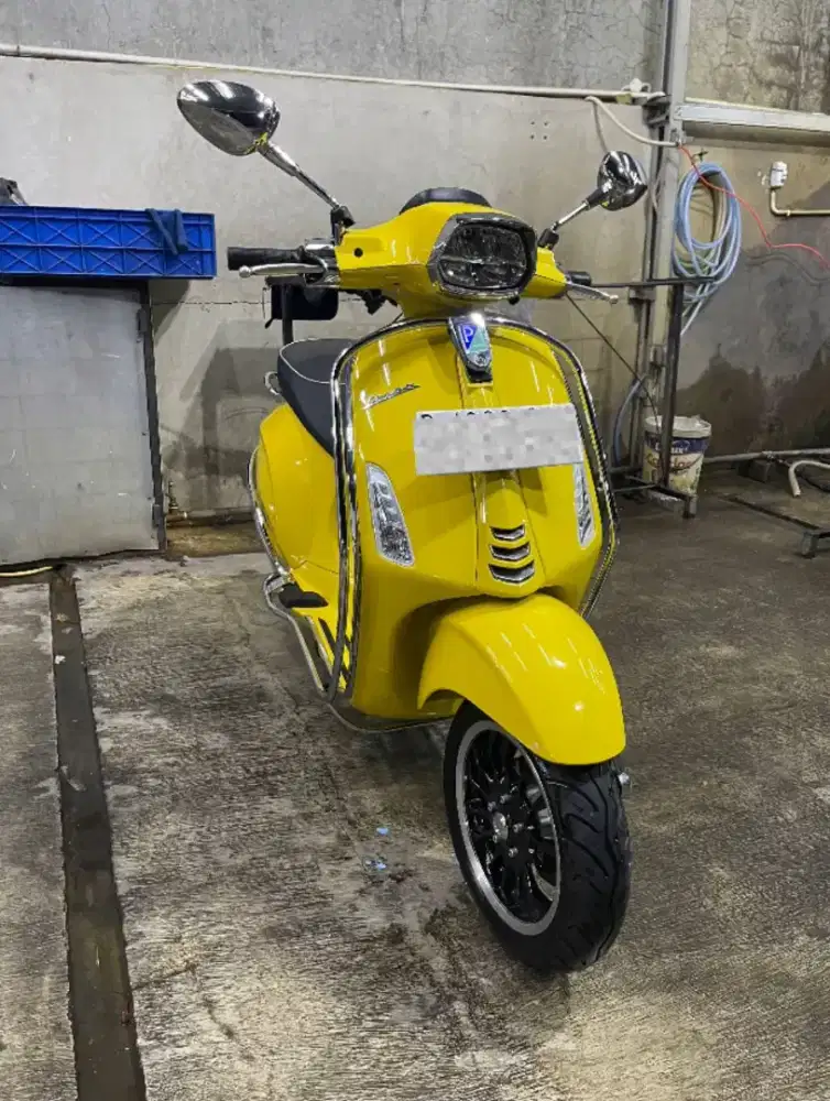 Vespa sprint 150 tahun 2023 km 4 ribu muluss