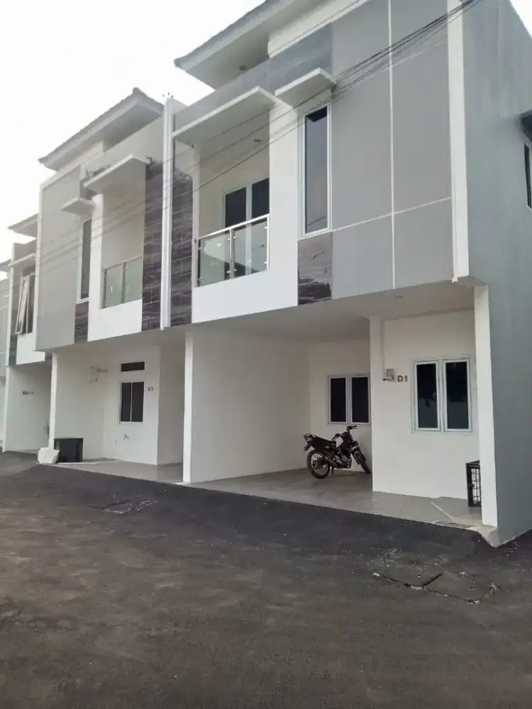 Rumah Mewah siaphuni Dekat Rs Antam Jakarta timur