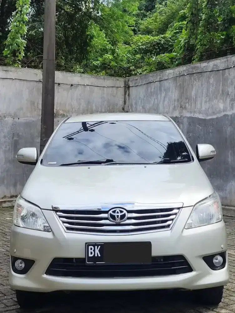 TOYOTA INNOVA 2.0 V AT 2011