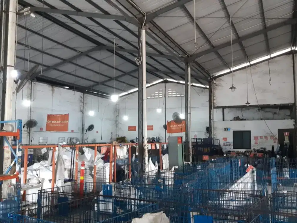 GUDANG STRATEGIS DI JALAN RAYA TAMAN SEPANJANG SIDOARJO