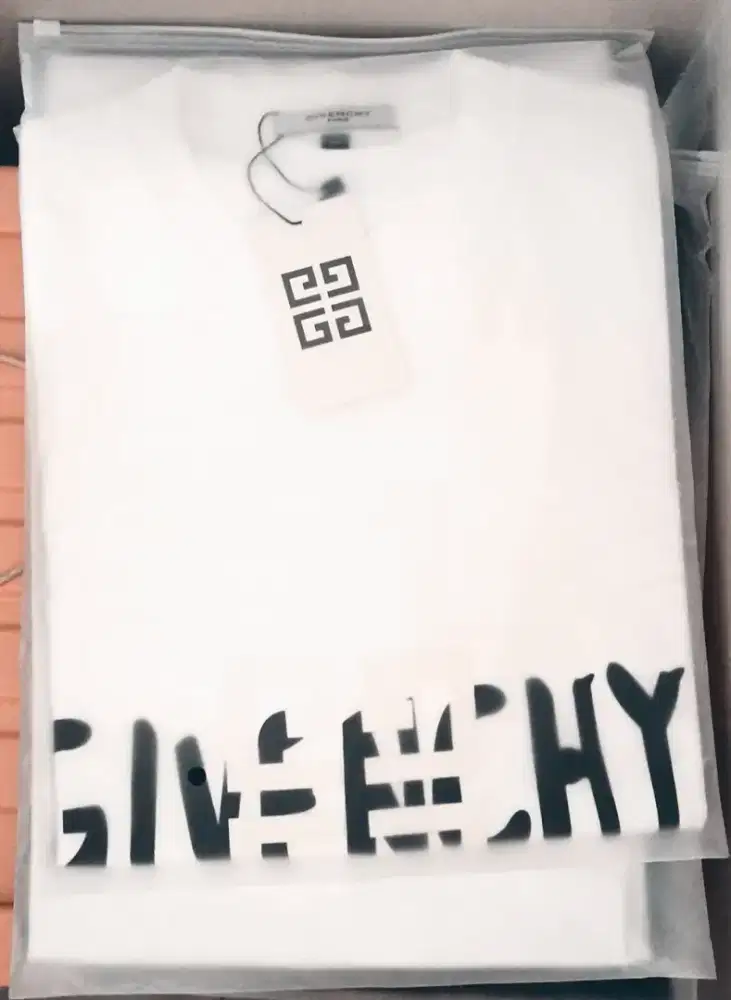 Kaos Givenchy (glow in the dark)