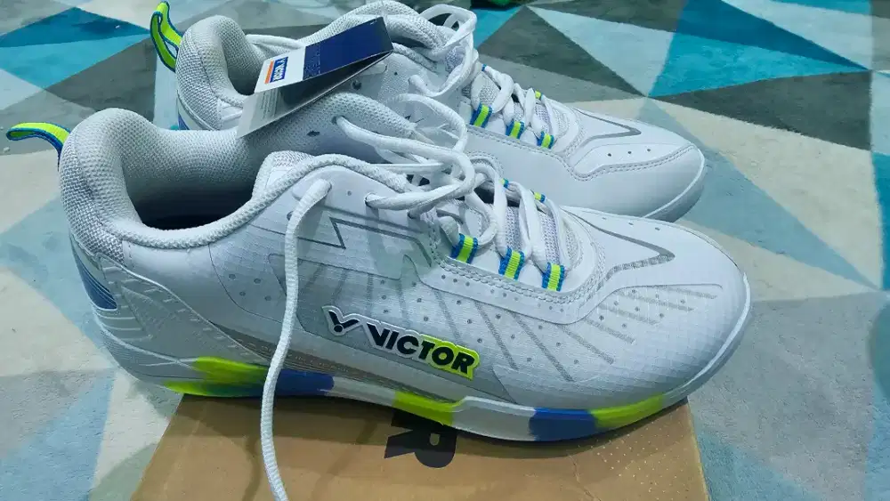 Sepatu victor baru
