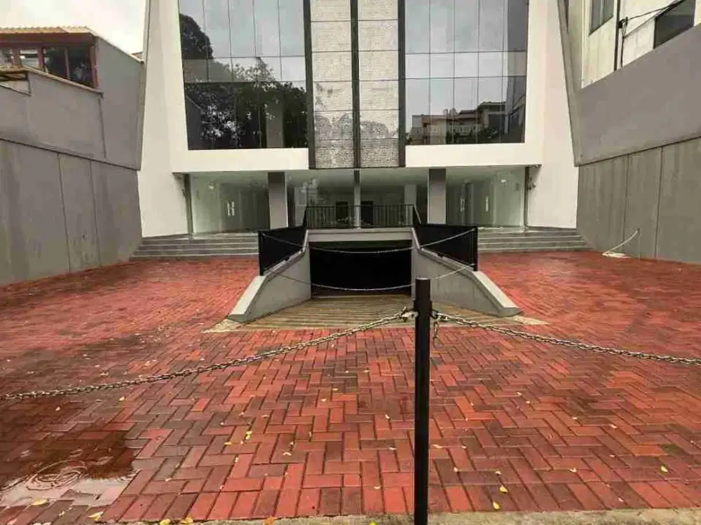 Gedung Lokasi Bagus Area Ramai Di Radin Inten Jaktim