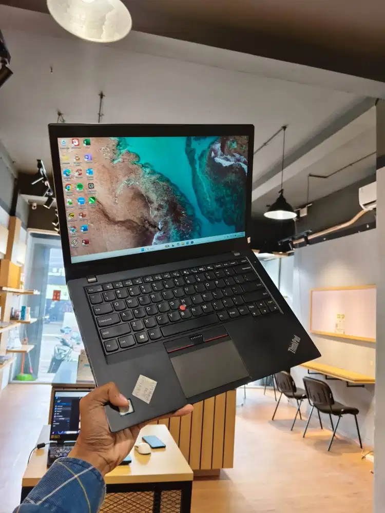 Jual cepat!!! Laptop second Lenovo Thinkpad T460s i7 Gen 7 8/256GB