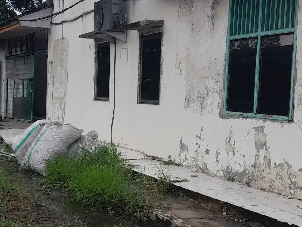 Gudang pusat kota Tangerang dekat toll