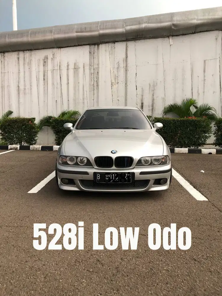 BMW E39 528i Low Mileage