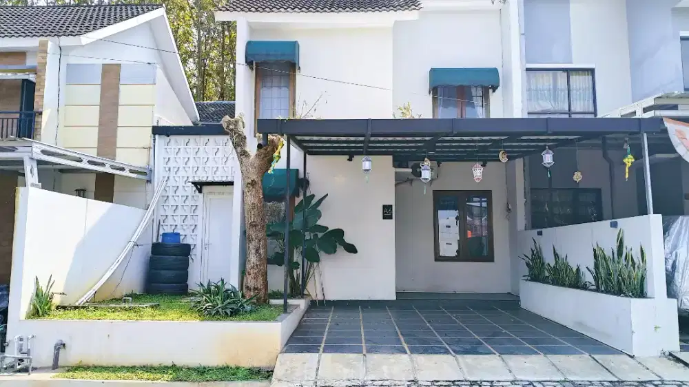 Disewakan Rumah 2 lantai lokasi aman strategis dekat BSB