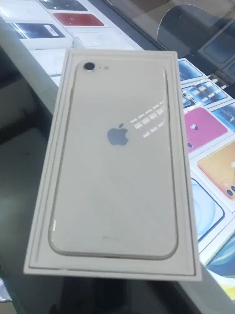 iPhone SE 3 64 iBox putih (white)