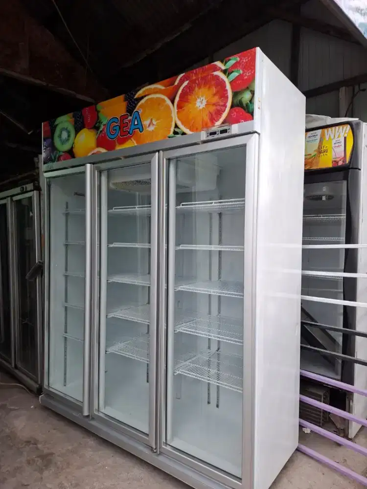 Showcase GEA 3 pintu 1500 Liter