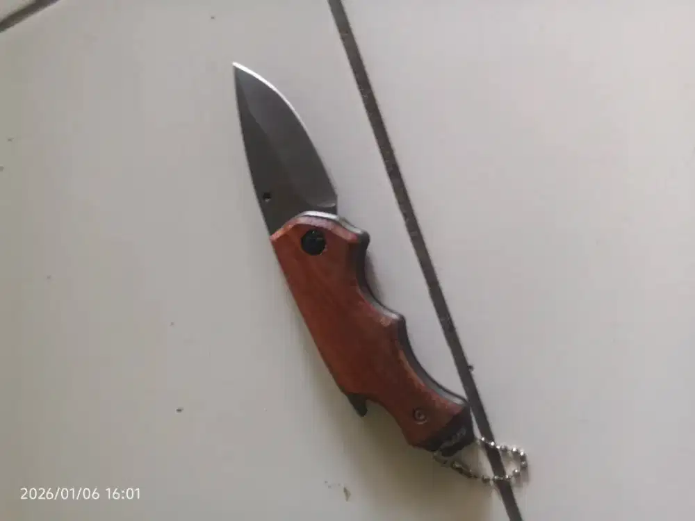 Pisau lipat mini