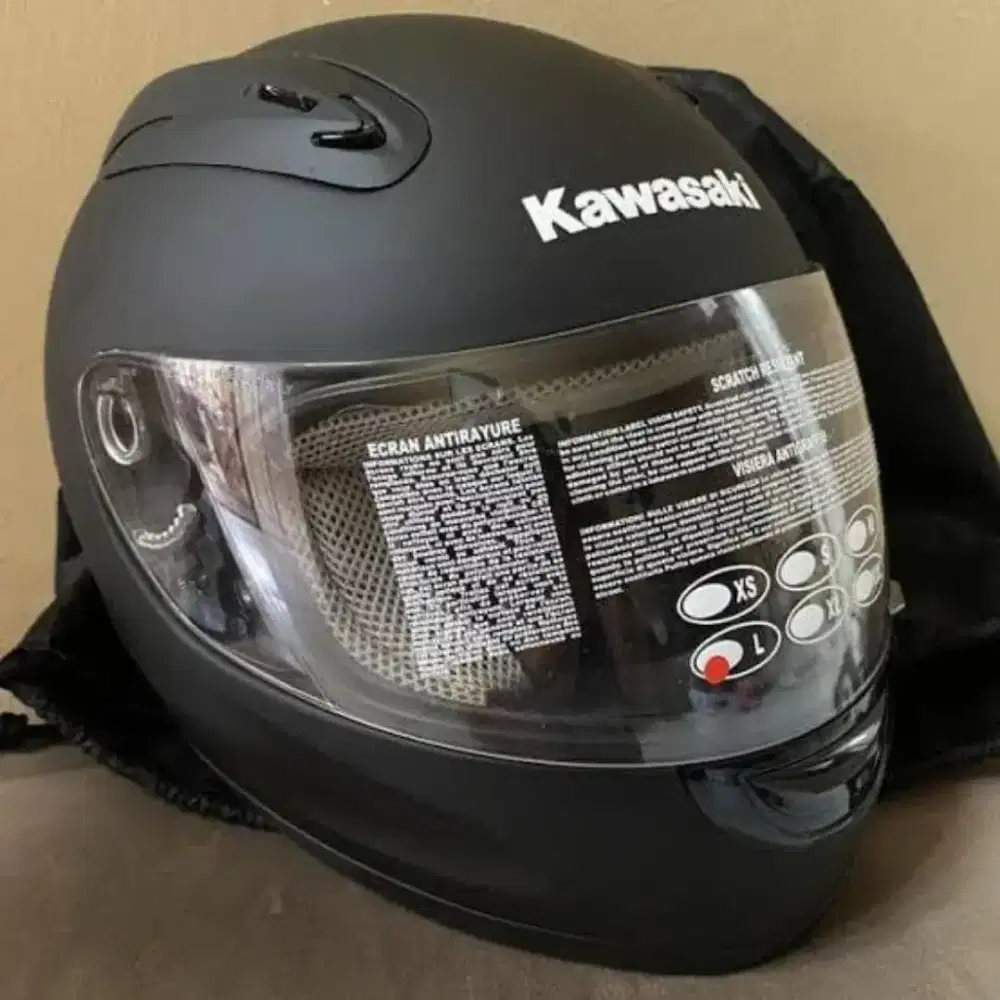 Di jual helm Kawasaki warna hitam