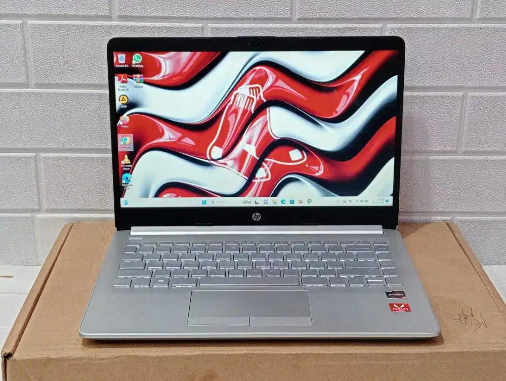 Laptop HP 14s- dk0xxx AMD Ryzen 3 3200U /RAM 4GB/ SSD 256GB