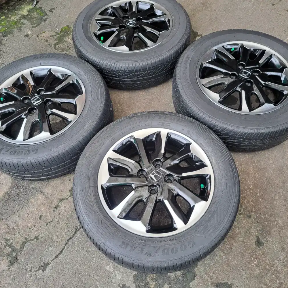 Velg dan ban mobilio rs r15 bisa tt