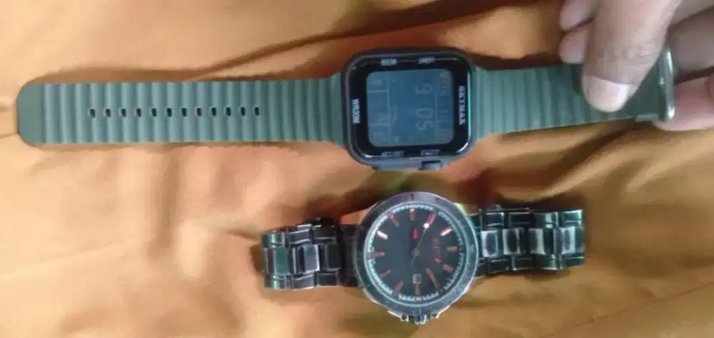 Di jual 2 buah jam tangan cow atau cew 837 RB buruan