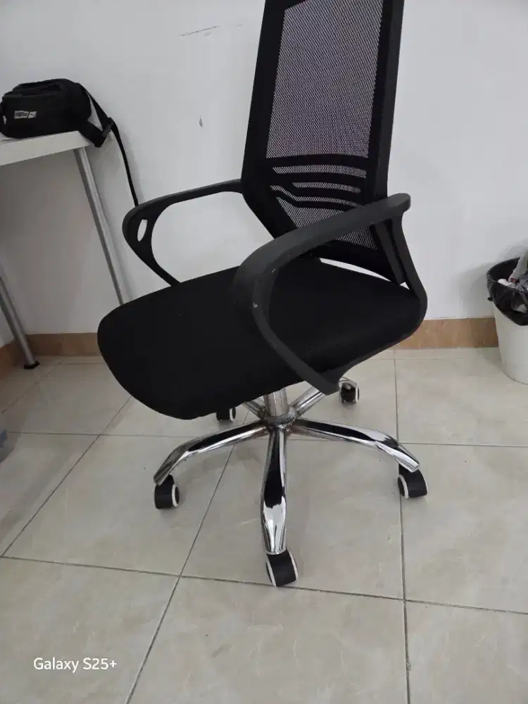 Di jual kursi kantor beroda