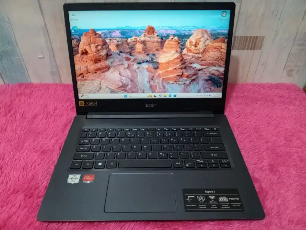 Acer Aspire A314

Amd Athlon Silver 3050U 2.3GHz
RAM 4 SSD 256