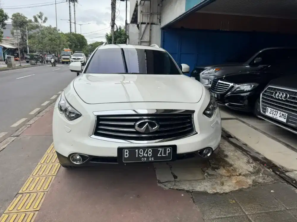 Infinity FX50 th 2011AT 5000cc power gede Barang langka