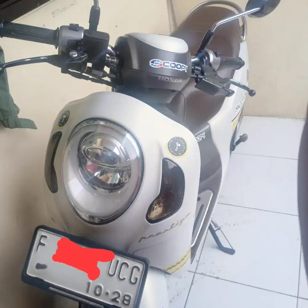 Scoopy prestige 2023 (putih)