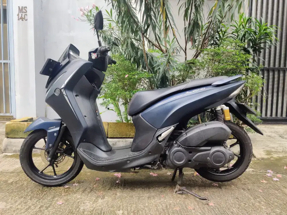 Motor YAMAHA LEXI S 125 istimewa KM 21.500 ABS KEYLESS 2020 mulus