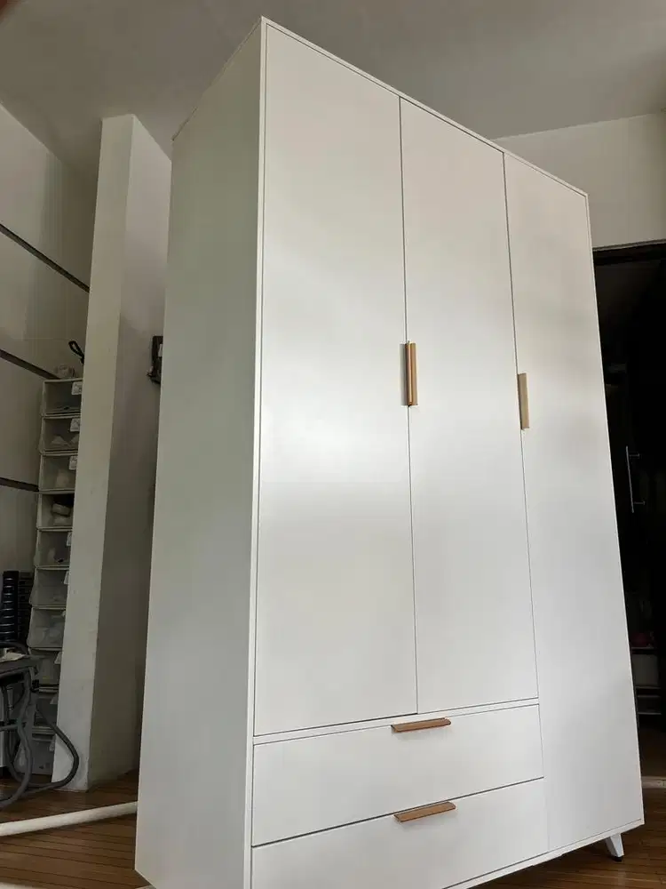 Lemari Baju Informa (Besi)