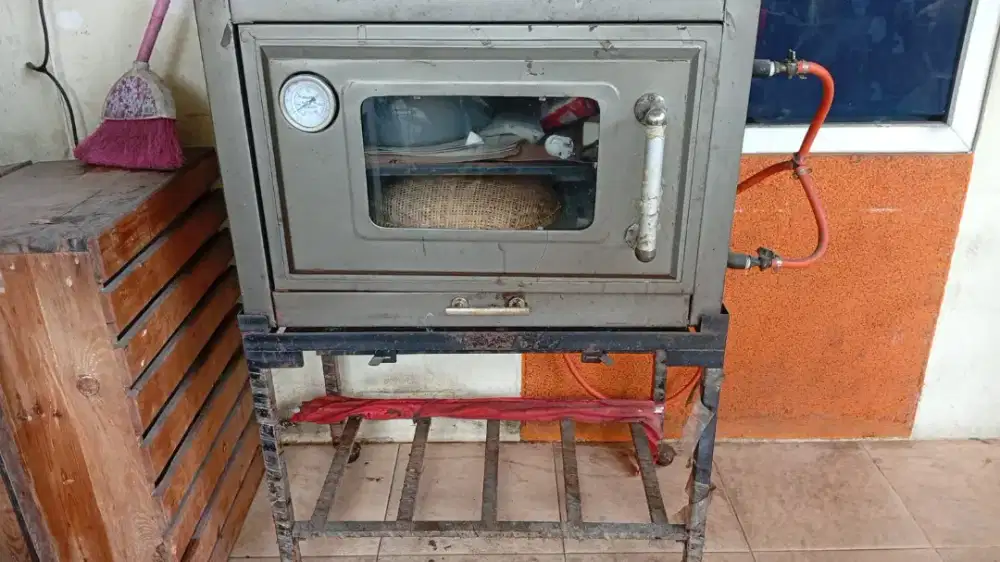 Oven  kue gas bekas