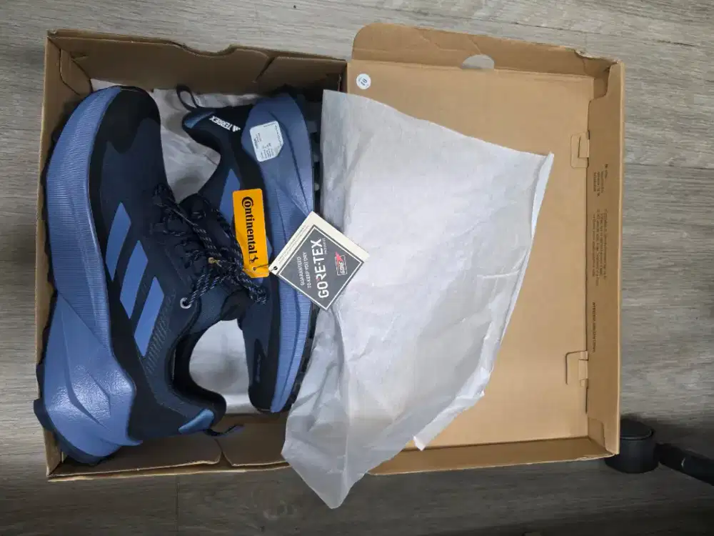 Jual sepatu karena kekecilan