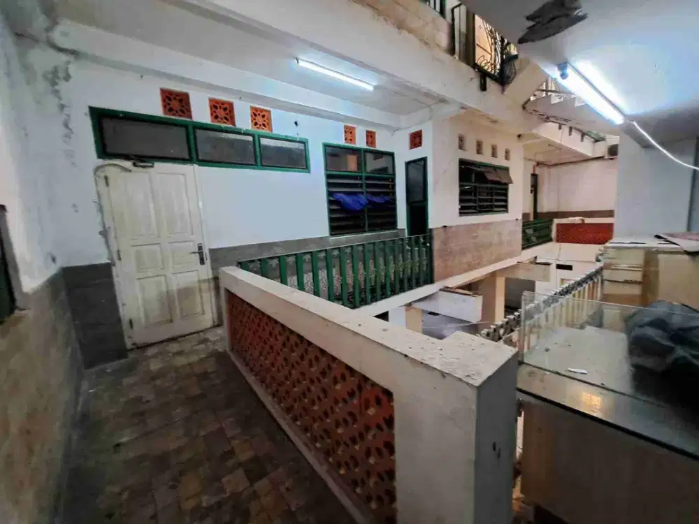 Ruko strategis, fasilitas lengkap, ada akses lift barang