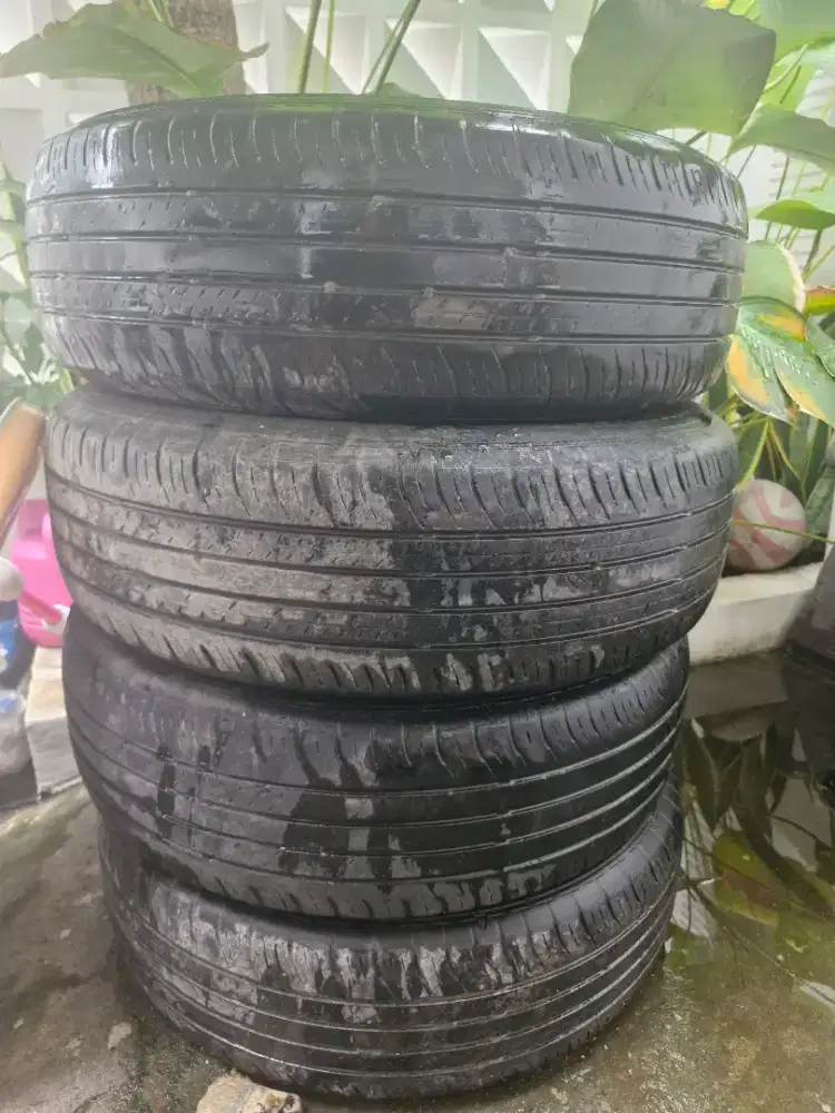 Ban bekas Toyota Rush G 2019 215/65 R16