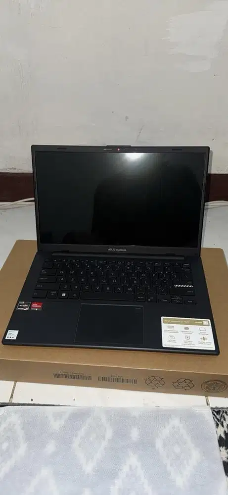 ASUS Ryzen-3 SSD 512GB. RAM 8gb. Kondisi 99,9% !!