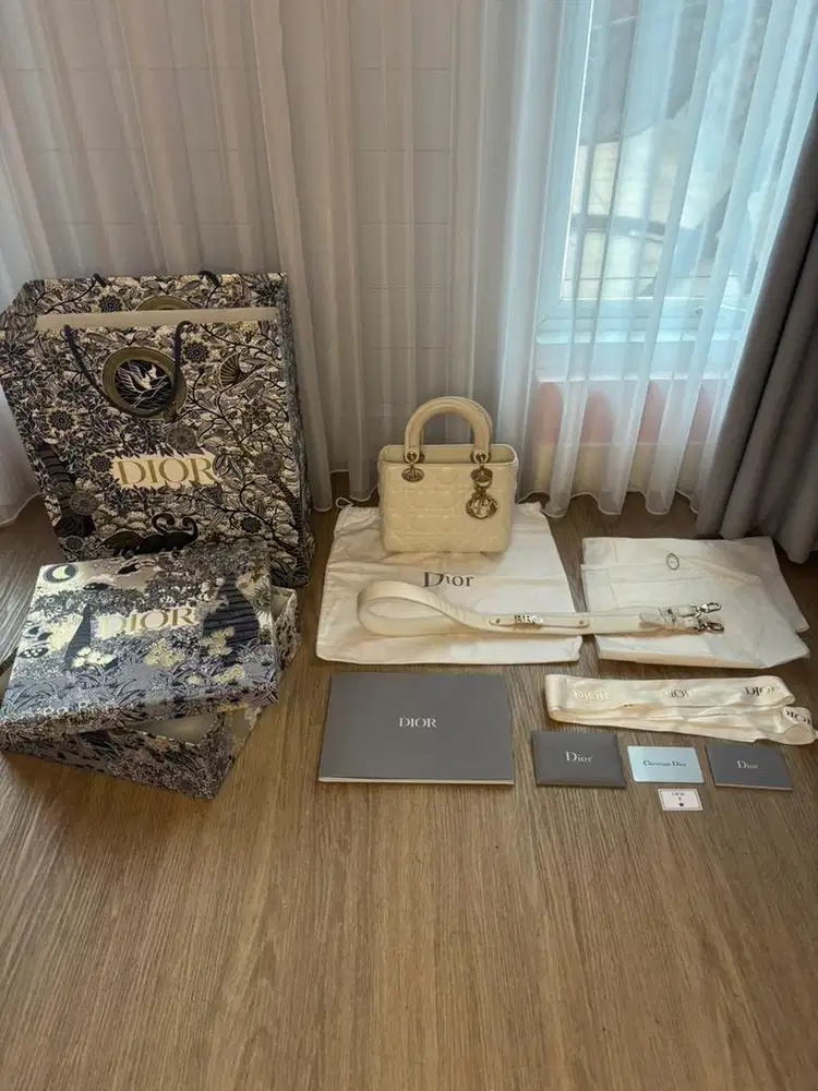 Preloved Lady Dior Medium in white 2019