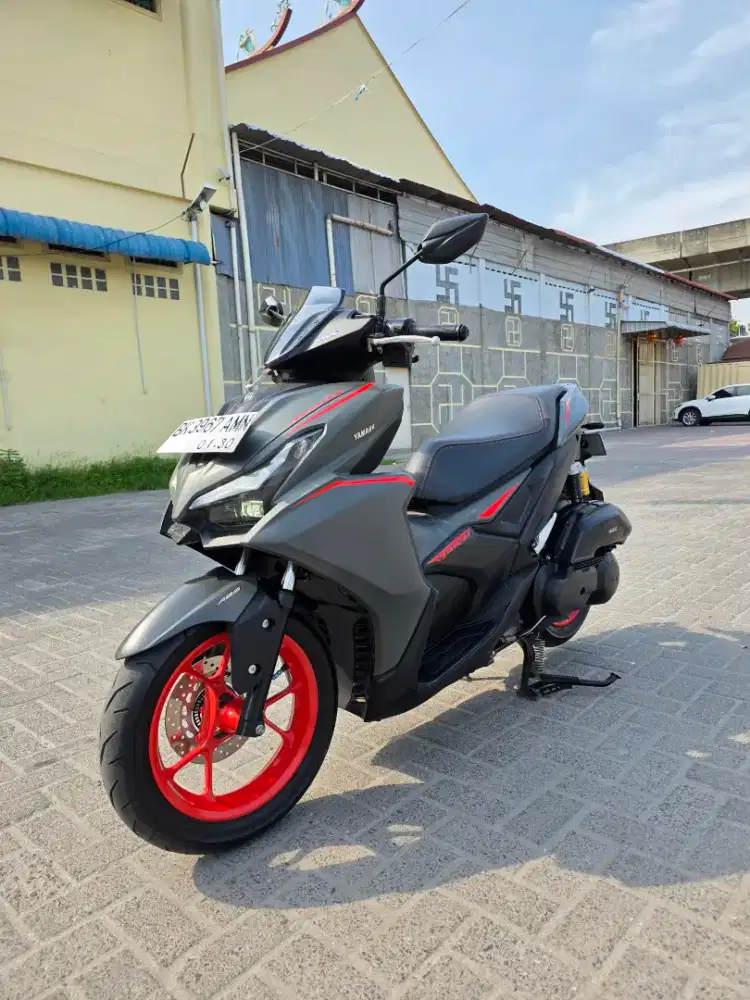 Yamaha Aerox Alpha Ultimate Grey 2025