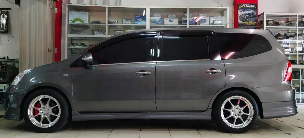 Nissan Grand livina 2012 Bensin