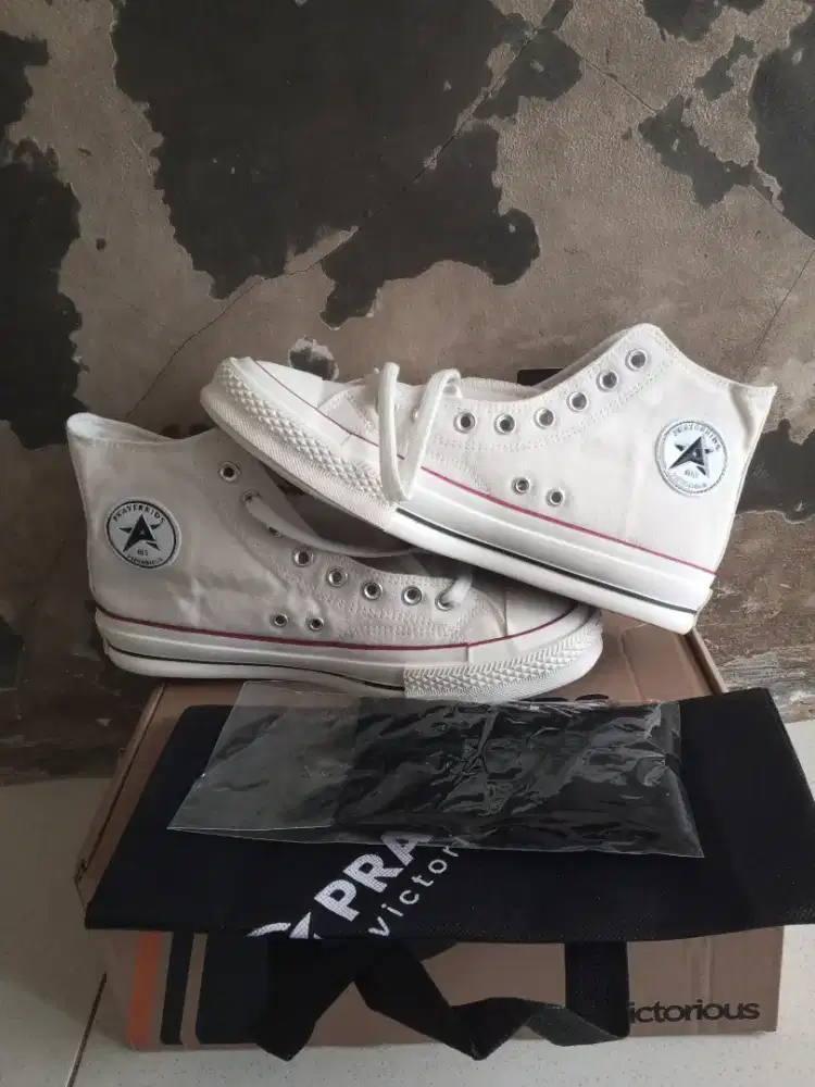 Sepatu unisex cocok untuk pria dan wanita