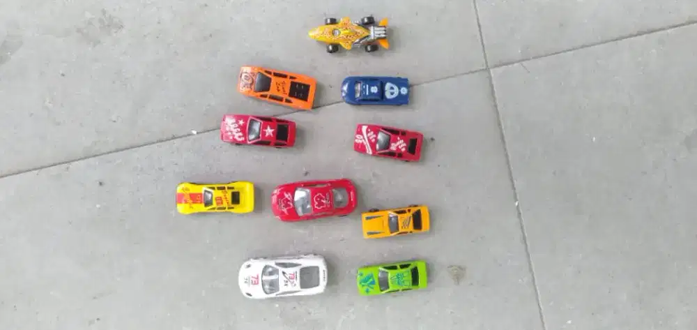 Di jual mainan anak bola,mobil2 lan ,dan game air ,