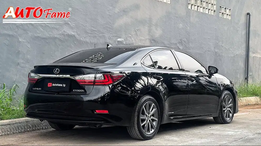 Lexus ES300h Luxury 2.5 Hybrid Technology NIK 2017 Black On Black