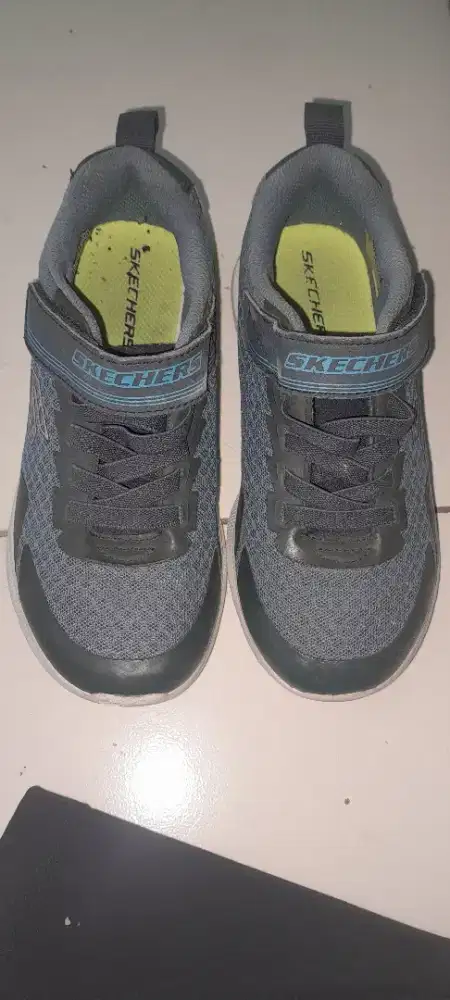 Dijual sepatu merk SKECHERS