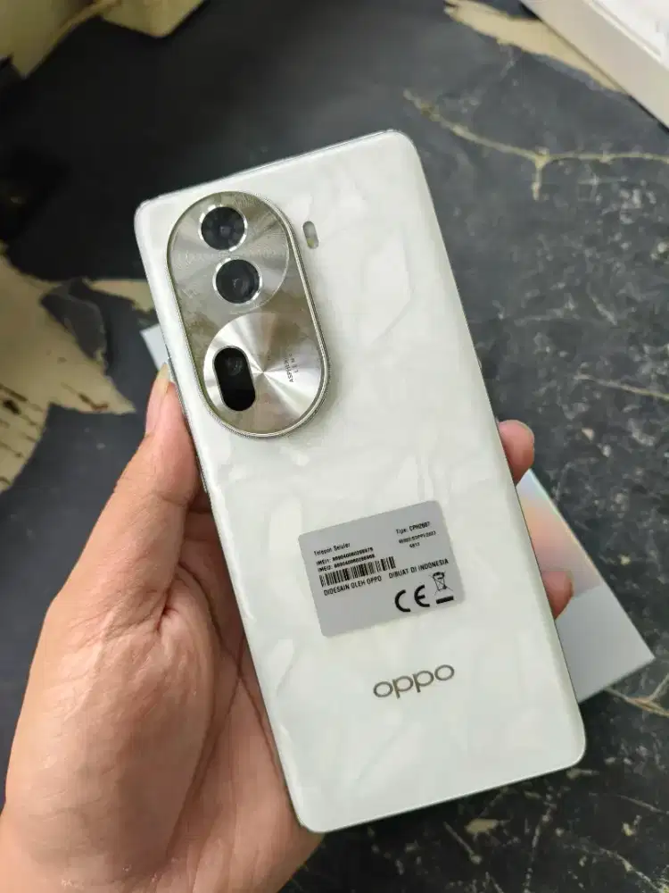 Oppo Reno 11 pro 12/512 layar retak