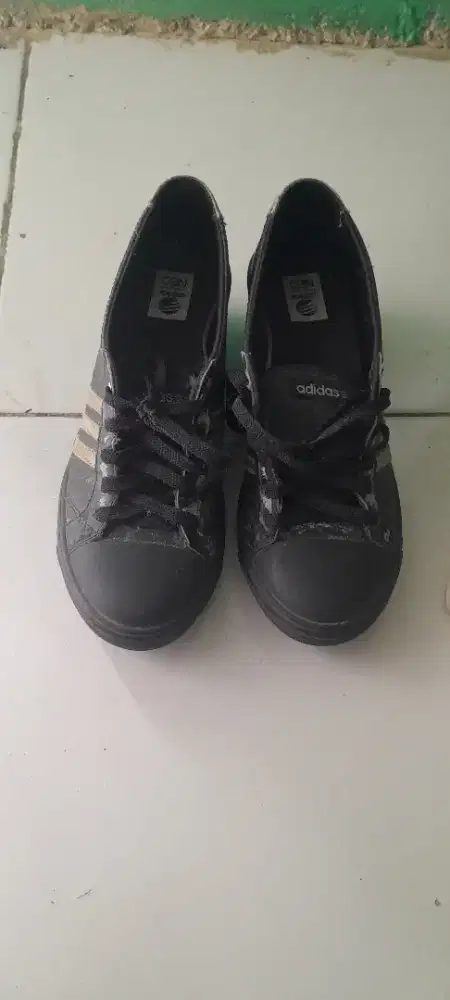 Dijual sepatu merk ADIDAS NEO