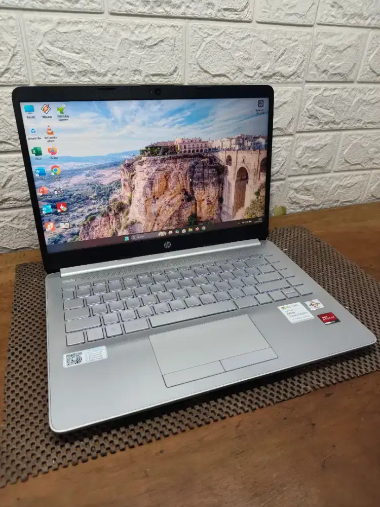 HP 14s AMD Athlon Silver (8/256gb) 14 inch MULUSS