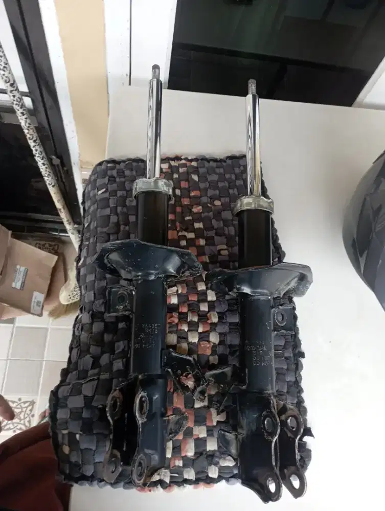 Shockbreaker copotan grand livina L10 ori