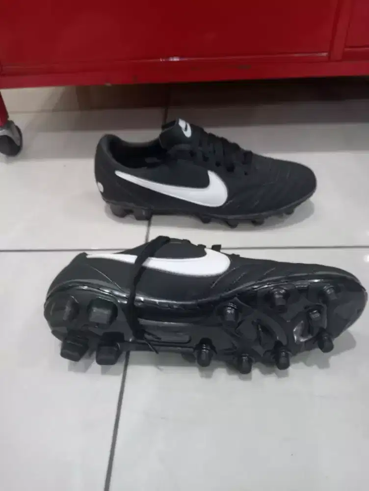 sepatu sepak bola murah