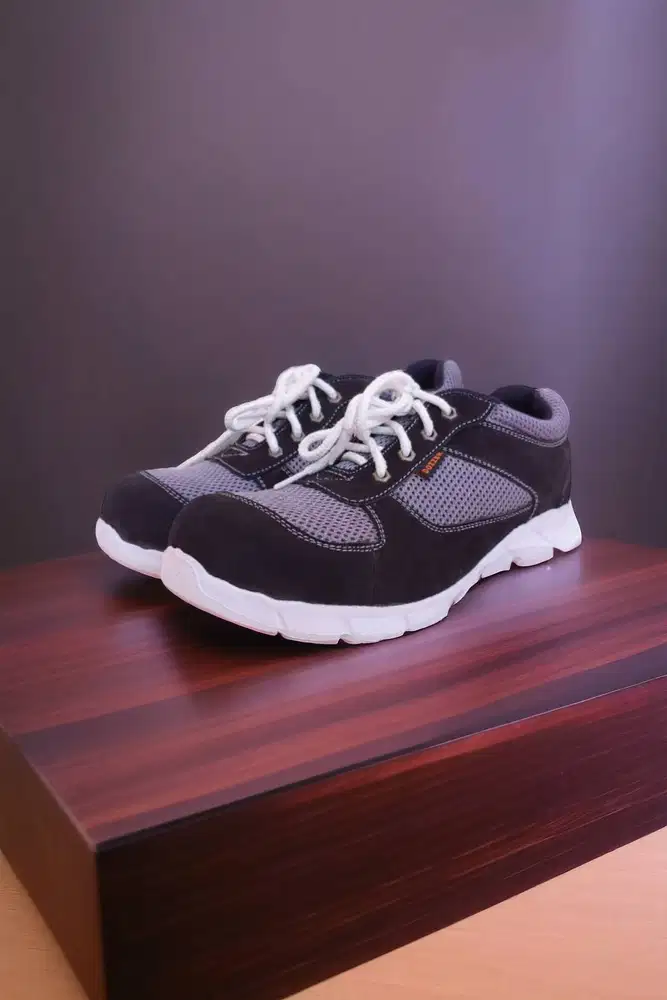 Asli Sepatu safety standar industri Bojonegoro