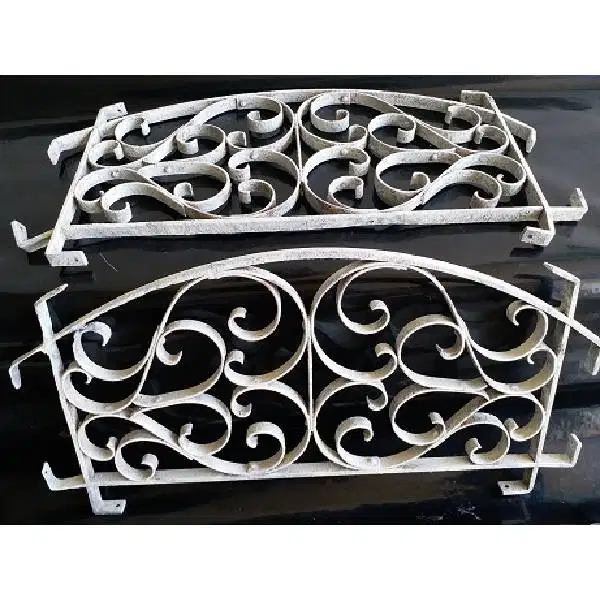 2 pcs Kuno ventilator boven de deur zaman Belanda