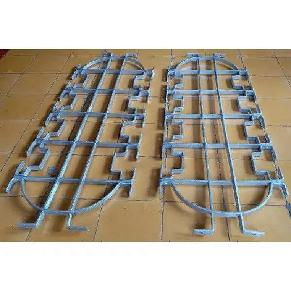 2 pcs Antik  angin - angin  / ventilator boven de deur zaman Belanda