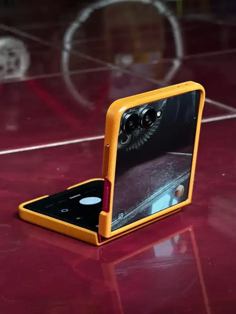 HP samsung flip z7 512g ful set gress baru blm di pakai garansinya ada