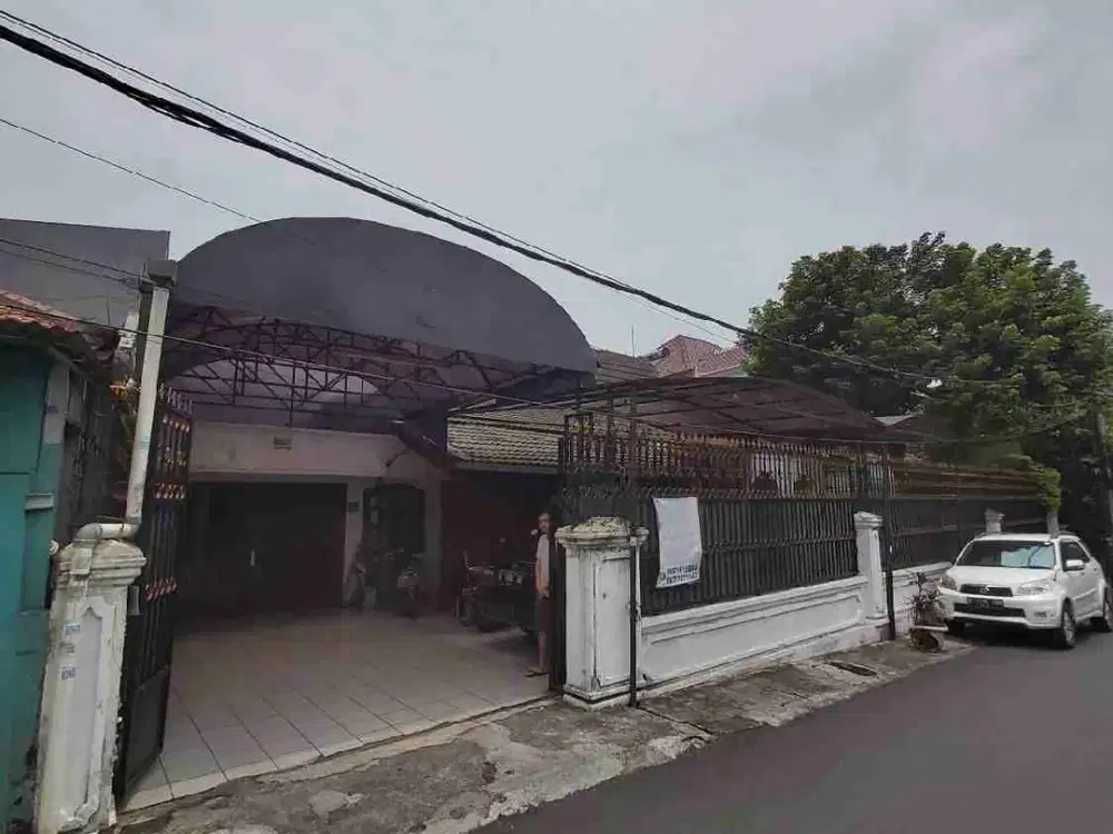 jual rumah dekat kampus Unas pasar minggu jakarta selatan lokasi strategis utk di buat kos kos an