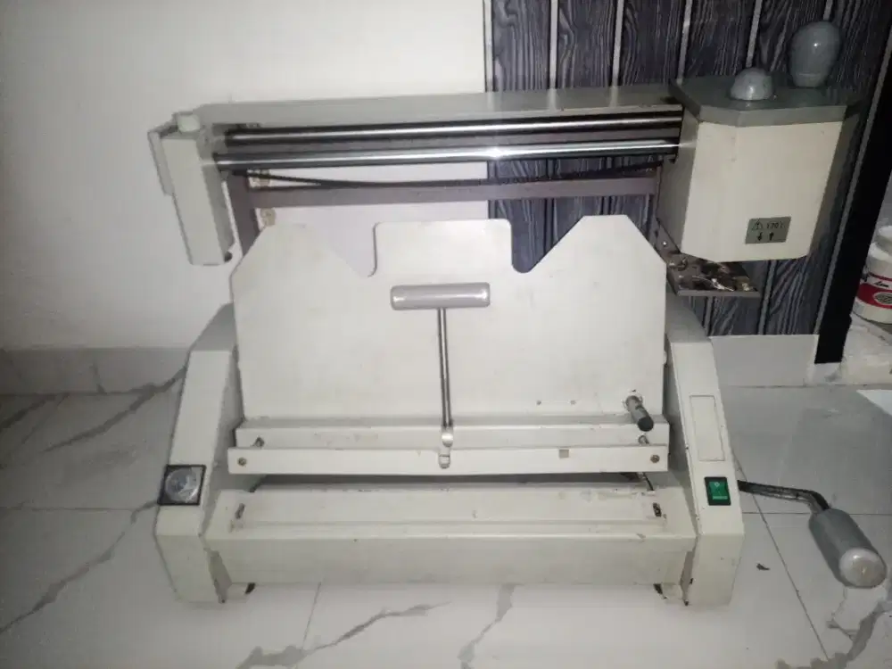 Mesin jilid lem panas / hot glue binding